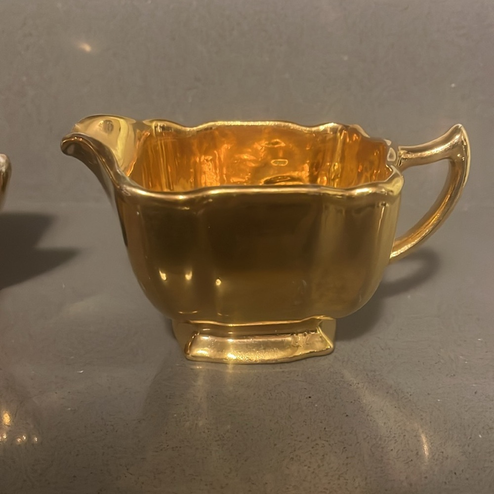 Vintage Brilliant Porcelain 22 Karat Gold Sugar Bowl and Creamer Pitcher Set - Picture 3 of 11